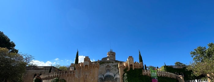 Palau del Marquès d'Alfarràs is one of Locais curtidos por joanpccom.