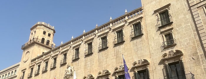 Plaza del Ayuntamiento is one of Lugares favoritos de María.