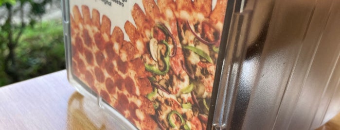 Pizza Hut is one of Rebeca : понравившиеся места.