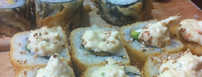 Yoku Sushi is one of Tempat yang Disukai Kaat.