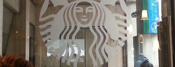 Starbucks is one of Orte, die Mapi gefallen.
