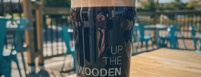 Wooden Hill Brewing Company is one of Joe'nin Beğendiği Mekanlar.