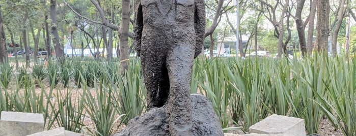 Monumento Winston Churchill is one of Locais curtidos por Oscar.