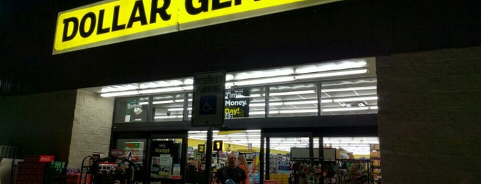 Dollar General is one of Deeさんのお気に入りスポット.