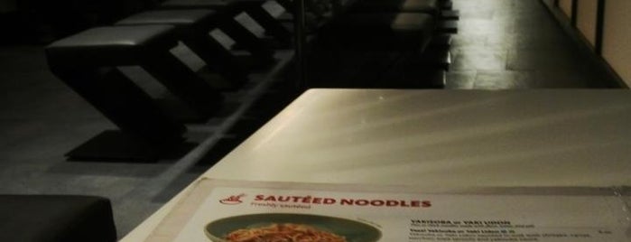 Noodle Bar is one of Tempat yang Disukai Serena.