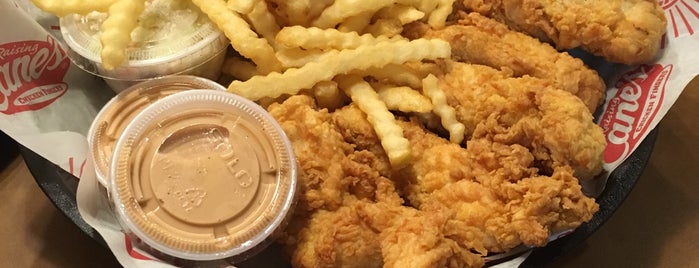 Raising Cane's Chicken Fingers is one of Davidさんのお気に入りスポット.