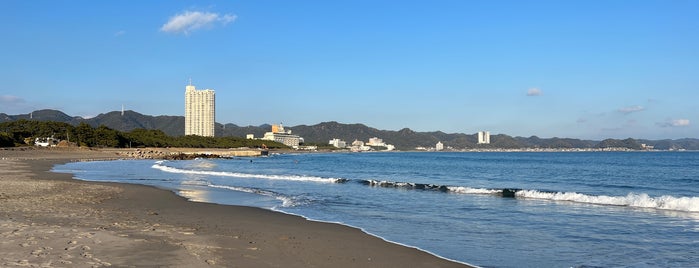 横渚海岸 is one of 日本の渚百選.
