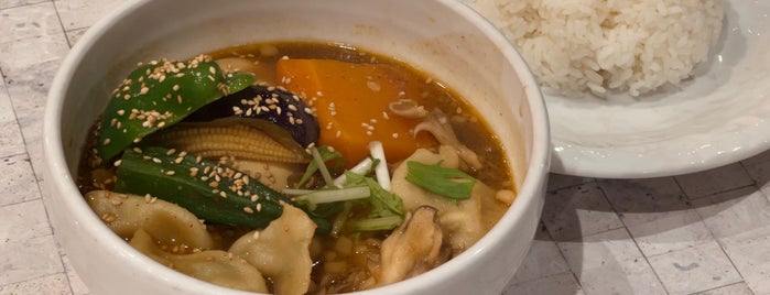 Soup Curry SHANTi is one of Lieux qui ont plu à Tomo.
