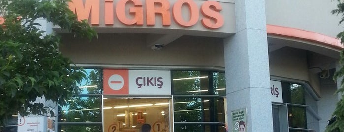 Migros is one of Queen👑👑👑さんの保存済みスポット.