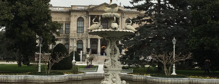 Palais Dolmabahçe is one of Lieux qui ont plu à Vildan.