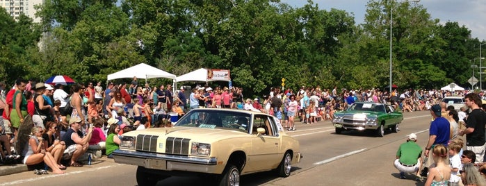 Houston Art Car Parade is one of Posti che sono piaciuti a Aimee.