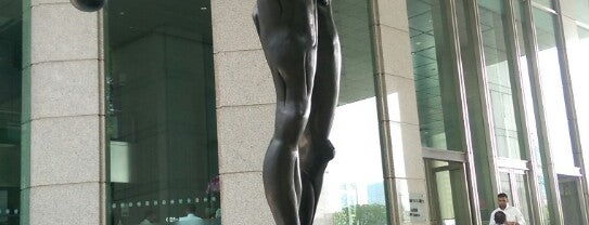 Salvador Dali Statue at Boat Quay is one of Singapore.
