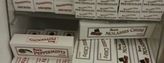 See's Candies is one of Locais curtidos por Dave.