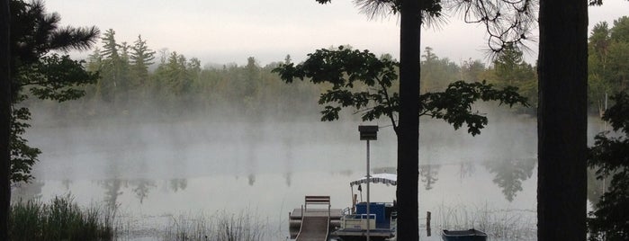 Cedar Hedge Lake is one of Lieux qui ont plu à Pete.