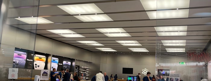 Apple Carosello is one of Apple Stores.