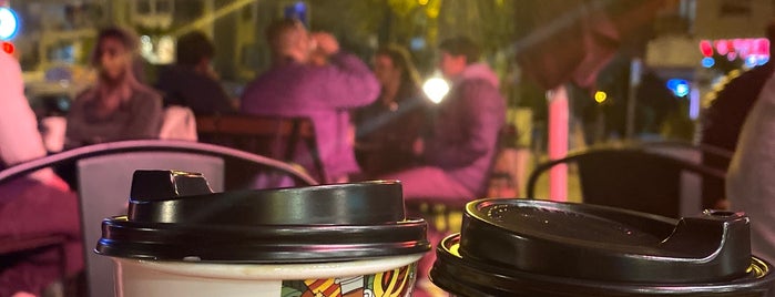 Brew Mood Coffee & Tea is one of สถานที่ที่ Serbay ถูกใจ.