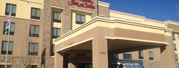 Hampton Inn & Suites is one of Locais curtidos por Andy.