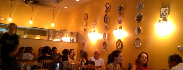 Dish Restaurant is one of Locais salvos de Lizzie.