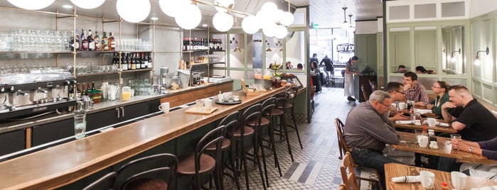Klyde Cafe & Wine Bar is one of Locais salvos de Jolie.