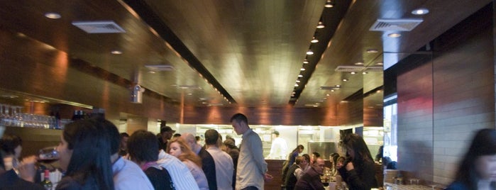 Momofuku Ssäm Bar is one of 50 Awesome Late Night Restaurants In NYC.