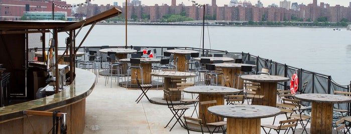 Brooklyn Barge is one of 22 Outdoor Spots to Sip Cocktails in NYC.