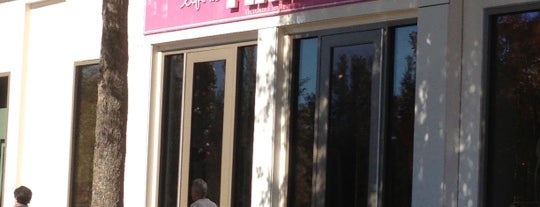 Victoria's Secret PINK is one of Tempat yang Disimpan Aubrey Ramon.