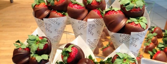 Godiva Chocolatier is one of Lieux qui ont plu à Todd.