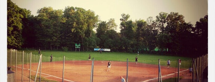 ASKÖ Sportzentrum Spenadlwiese is one of Vroni'nin Beğendiği Mekanlar.