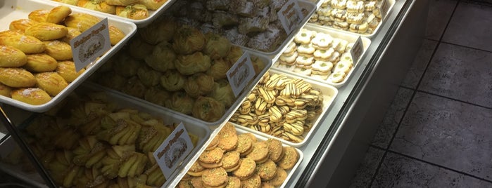Golestan French & Persian Bakery is one of สถานที่ที่ Kevin ถูกใจ.