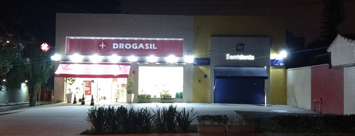 Drogasil is one of Lugares favoritos de Rebecca.