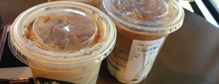 Starbucks is one of สถานที่ที่ Rachel ถูกใจ.