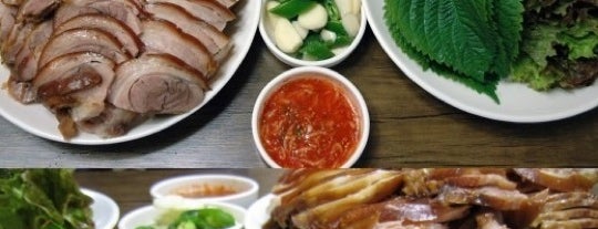 Jangchung-Dong Wong Jokbal is one of Food.
