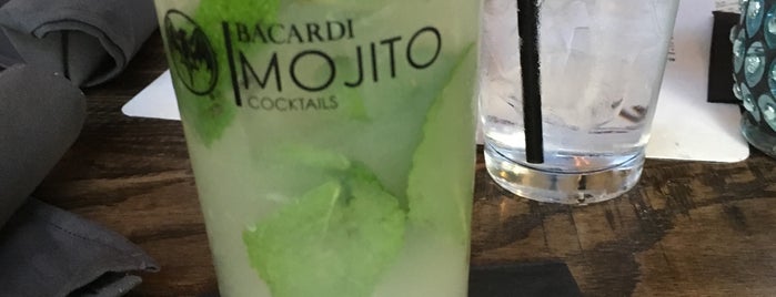 Mojito’s At The Forum is one of Locais curtidos por Chester.