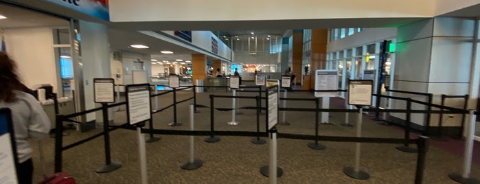TSA Security Line is one of Lugares favoritos de Frank.