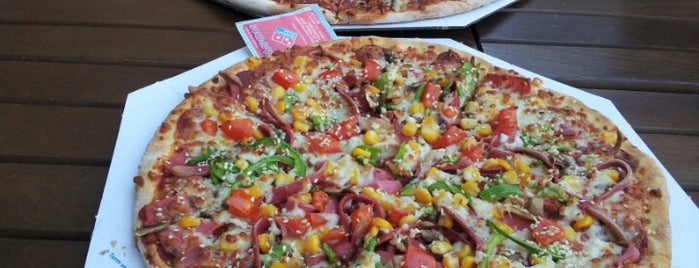 Domino's Pizza is one of İsmail'in Beğendiği Mekanlar.