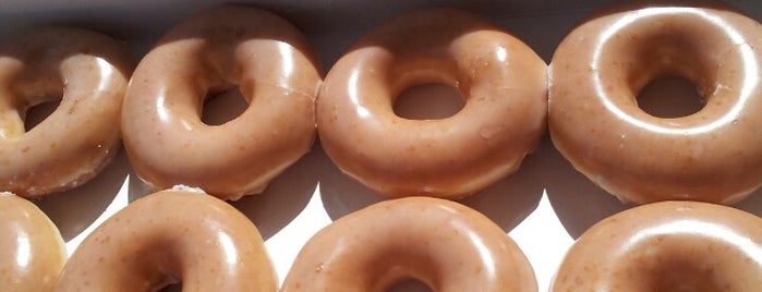 Krispy Kreme Doughnuts is one of Nadim : понравившиеся места.
