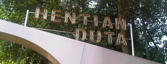 Hentian Duta Bus Terminal is one of Tempat yang Disukai ꌅꁲꉣꂑꌚꁴꁲ꒒.
