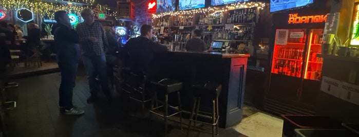 Roanoke Park Place Tavern is one of Team PandY Bar Club Meetings.