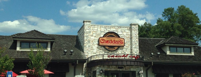 Cheddar's Scratch Kitchen is one of Orte, die Cralie gefallen.