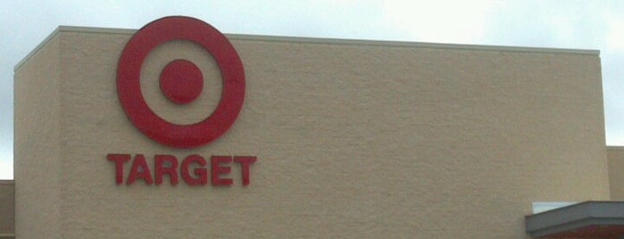 Target is one of สถานที่ที่ Tyra ถูกใจ.