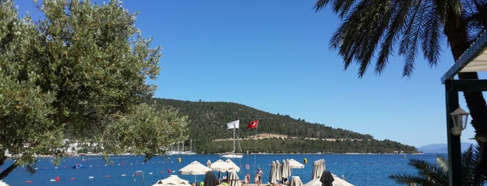 Izer Hotel Beach Club is one of Ozge'nin Kaydettiği Mekanlar.