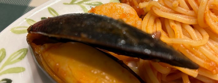 Italian Dining DoNA is one of 食べ物処.