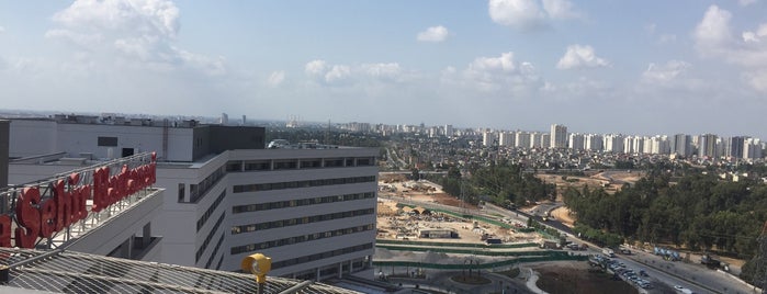 Rönesans Holding Hastane İnşaatı is one of Locais salvos de Asena.