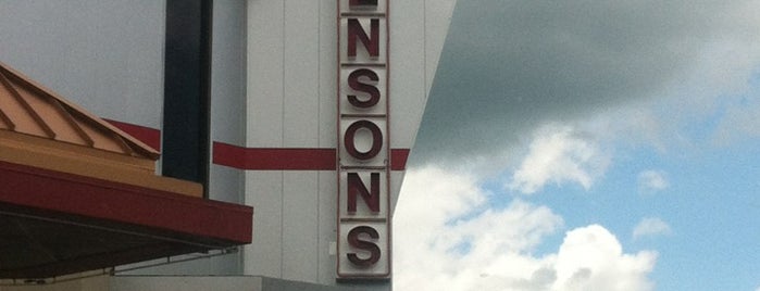 Swensons (Montrose) Drive-In Restaurants is one of Lugares favoritos de Alyssa.