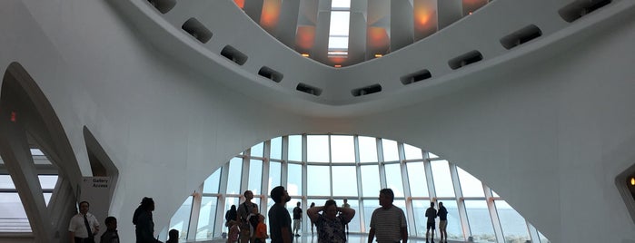 Milwaukee Art Museum is one of Rew’s Liked Places.