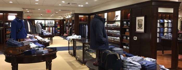Brooks Brothers is one of À faire à Toronto.