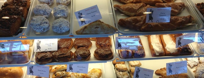 Sweet Odin's Danish Bakery is one of สถานที่ที่บันทึกไว้ของ Kevin.