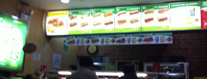 Subway is one of Restaurantes favoritios.