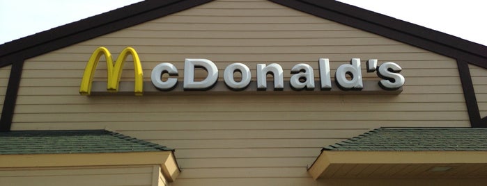 McDonald's is one of Locais curtidos por Benjamin.