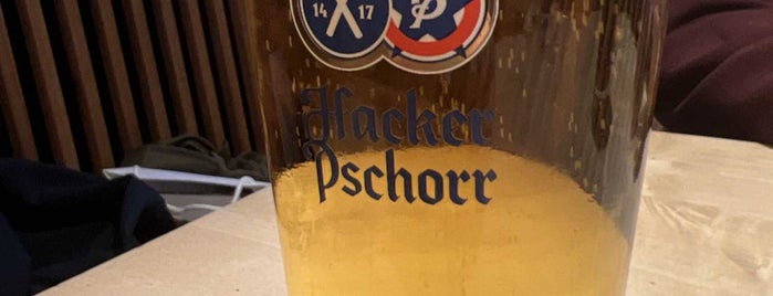 Hacker-Pschorr is one of Comer y beber en Munich.